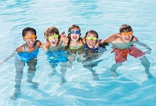 Proste sposoby, aby Twoje dzieci pokochały pływanie!