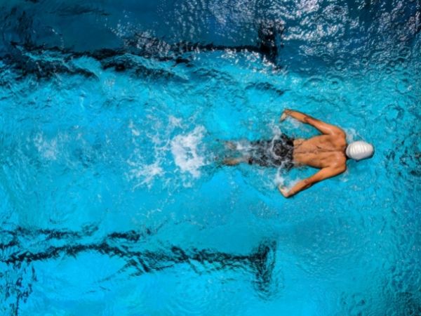Poradnik treningu pływackiego dla początkujących: Jak osiągnąć formę i zostać pływakiem!