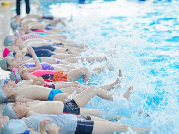 Lekcje pływania dla dzieci: Co musisz wiedzieć