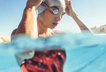 Jak zapobiegać kontuzjom podczas zawodów pływackich