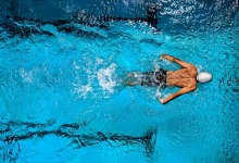 Poradnik treningu pływackiego dla początkujących: Jak osiągnąć formę i zostać pływakiem!