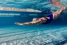 Dlaczego pływanie jest najlepszym ćwiczeniem, aby stać się szczupłym, silnym i sprawnym